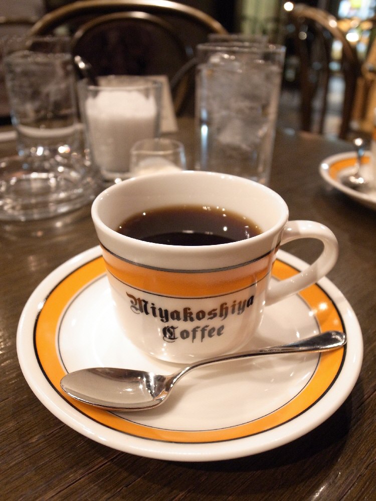 「ホールステアーズカフェ有楽ビル店」でモーニングコーヒーを飲んでみた_b0103470_17412586.jpg