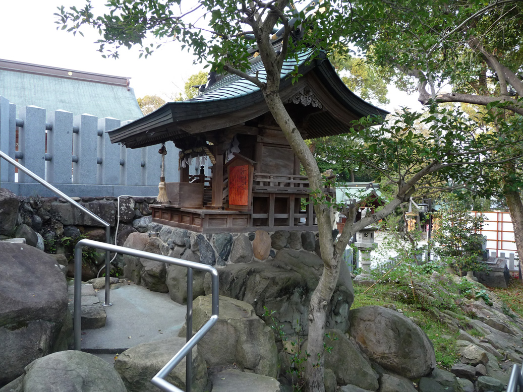 2300年の歴史　「伊豫豆比古命神社」　　（小さなラッキー）_e0165472_042939.jpg