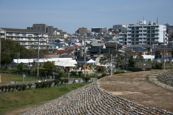 五色塚古墳、小壷古墳と第7回れんげまつり　on　2011-4-17_b0118987_1782855.jpg