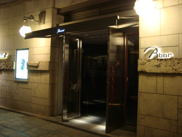 六本木「B bar」へ行く。_f0232060_1201777.jpg