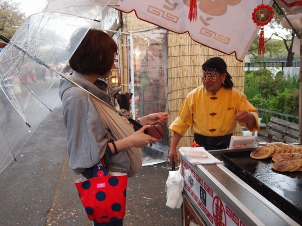 顔似てんなー!by屋台のオッチャン のち豪雨。_a0050302_3203716.jpg