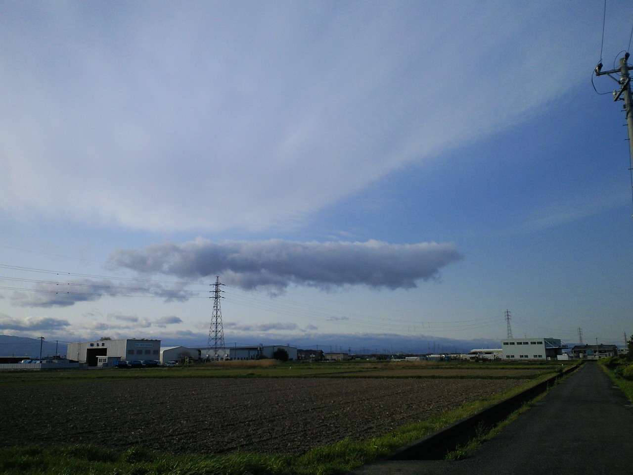 4月20日　ミツサンポ　お空を見たらくじらぐも。_e0223862_23385643.jpg