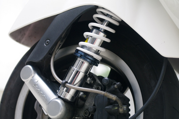 フロントにMALOSSIさん : La nuova vespa?