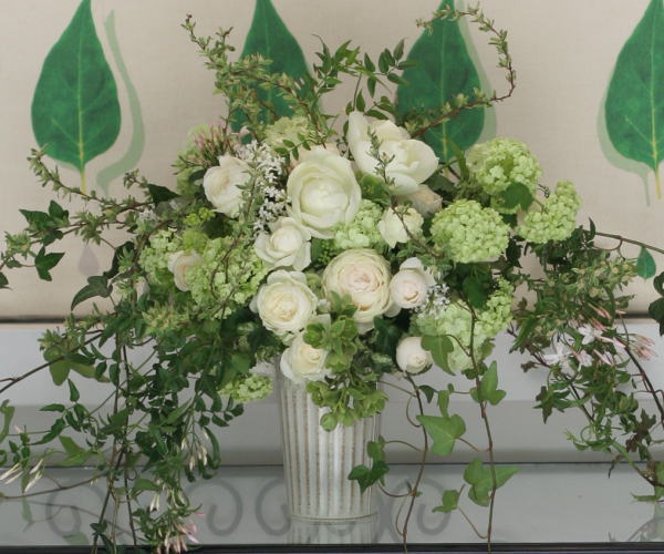 緑と、白と、ベージュの装花　日比谷パレス様へ_a0042928_0323126.jpg