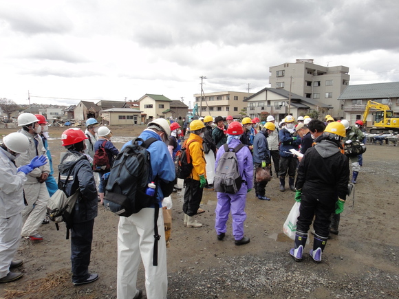 石巻泥出しボランティアに参加_e0152245_38454.jpg