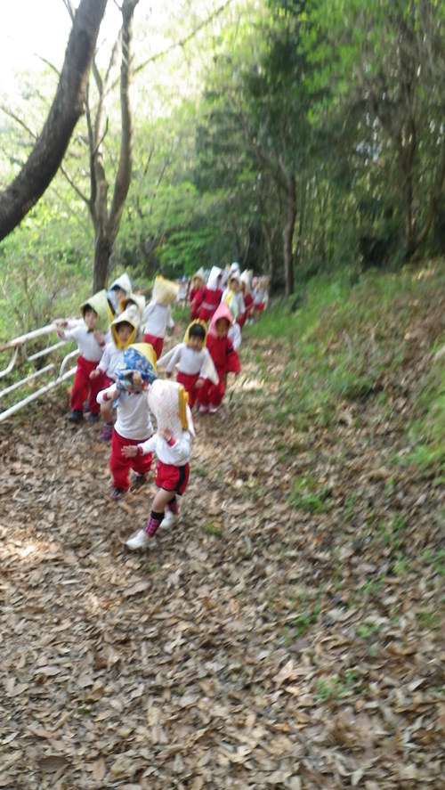 津波版避難訓練~練習編~ こどもたちの訓練の写真あり_b0188106_850290.jpg