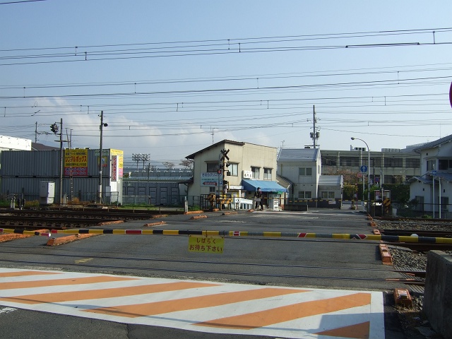 的場川西踏切から、万惣青崎店、船越の飛び地まで歩く_b0095061_11551735.jpg