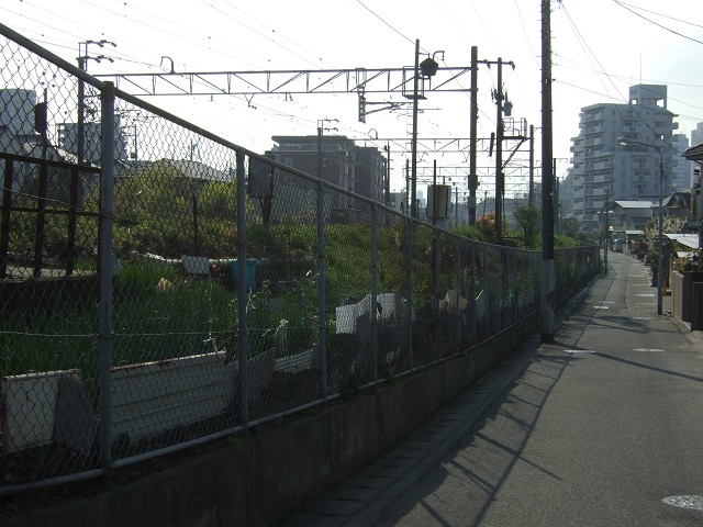 的場川西踏切から、万惣青崎店、船越の飛び地まで歩く_b0095061_1156176.jpg