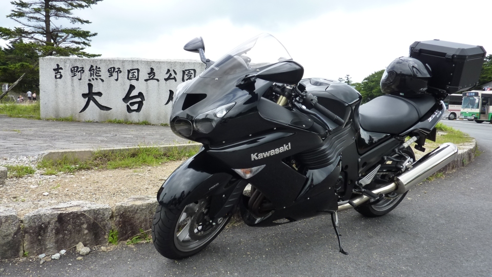 ZZR1400 に SW-MOTECH Alu-Rack と TraX Alu-Box トップケースを ZZR1400 に SW-MOTECH Alu-Rack と TraX Alu-Box トップケースを