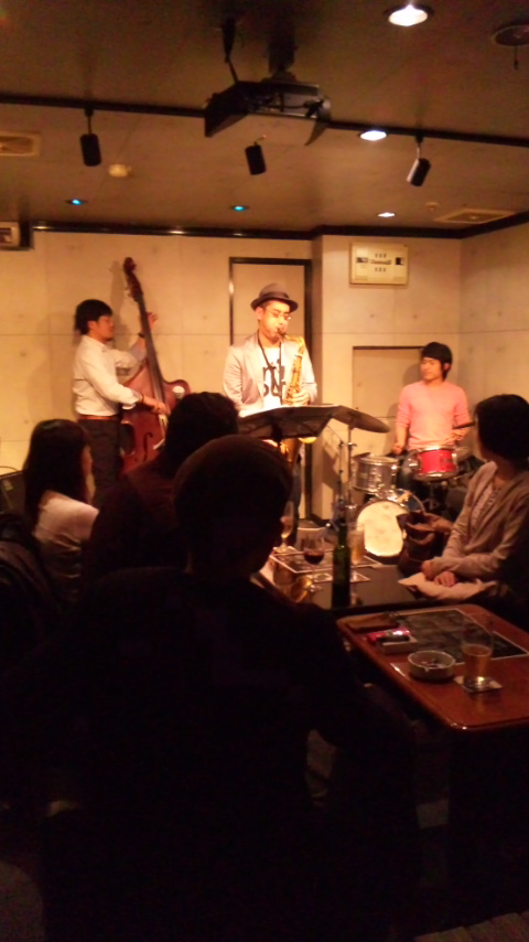 土曜日 昨日と今日のライブ_b0115606_12223916.jpg