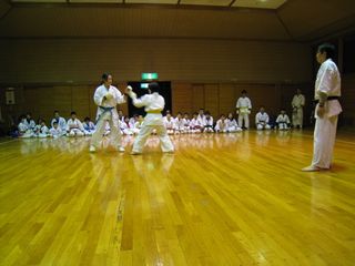 麻生道場春季昇級審査会 連続組手!_c0118332_22403698.jpg
