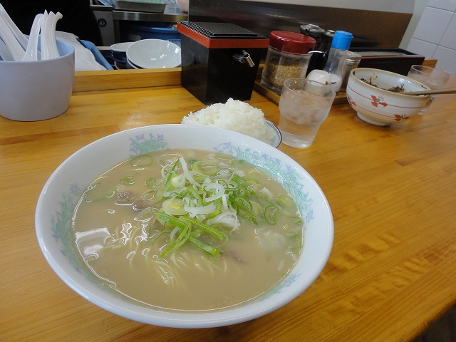 さてここは? どこでしょうーー?_a0110720_1974211.jpg