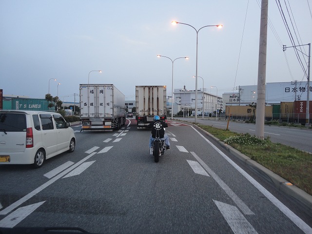 さてここは? どこでしょうーー?_a0110720_1981737.jpg