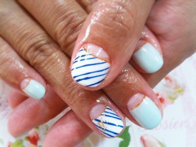 イニシャル入り斜めストライプネイル Glitter Nails 横浜元町 ネイルサロンblog イニシャル入り斜めストライプネイル Glitter Nails 横浜元町 ネイルサロンblog