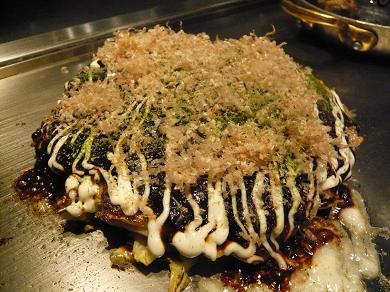 五反田の駅ビルでお手軽な鉄板焼き。「鉄板二百℃」_a0029277_23492393.jpg