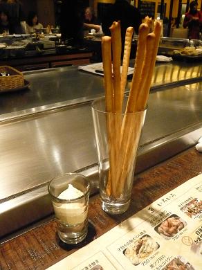 五反田の駅ビルでお手軽な鉄板焼き。「鉄板二百℃」_a0029277_23494314.jpg