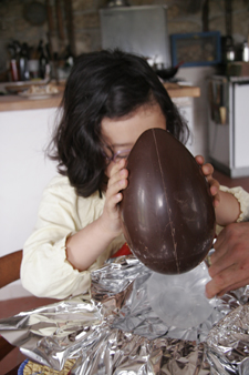 イースターの巨大チョコ卵_f0106597_1443529.jpg