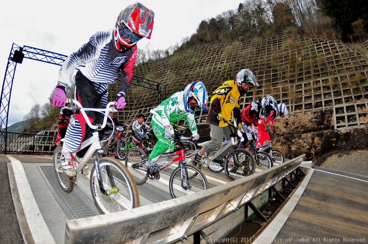 ４月２４日秩父滝沢サイクルパークBMXトラックスタート練習会の風景その２_b0065730_1852526.jpg