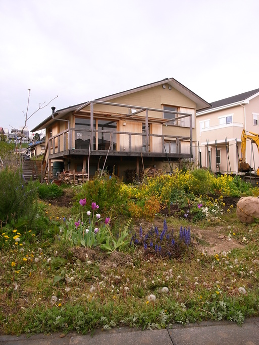 Nさんのいえ 植木の植替え 2011/4/26_a0039934_17482498.jpg