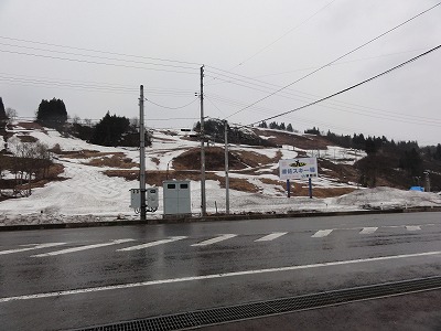 浦佐スキー場も雪が消えてきました_a0084753_1642468.jpg