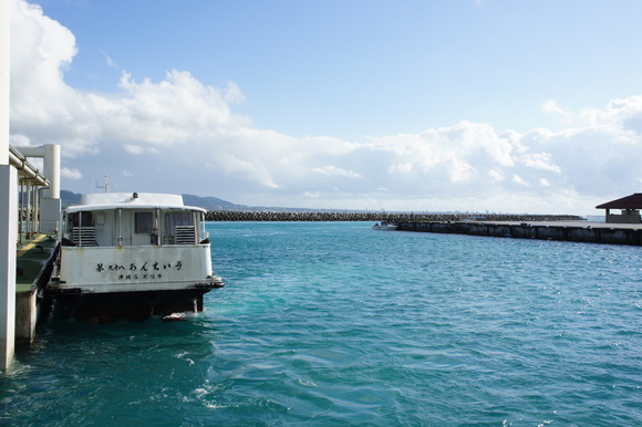 石垣島離島ターミナル 竹富島へ①_b0139906_1336241.jpg