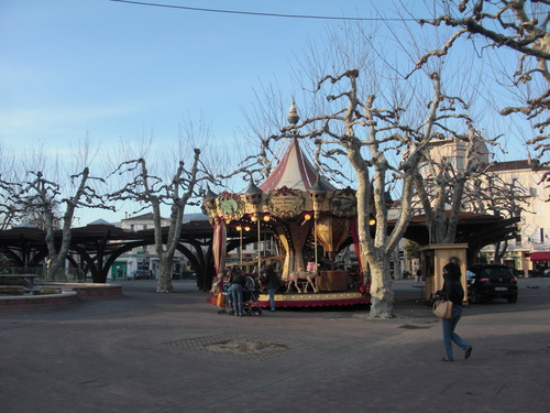 買い付け日記*2011冬*18*南仏の小さな町_c0094013_3491432.jpg