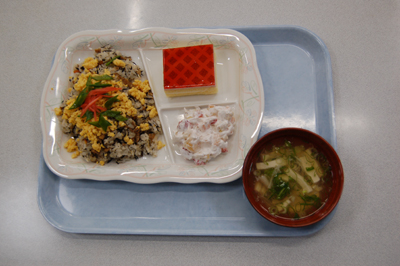 4/27は誕生会給食でした!_a0154110_9173761.jpg