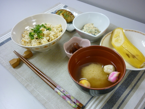 ～しらすと塩昆布の炊き込みご飯～_d0195052_16413914.jpg