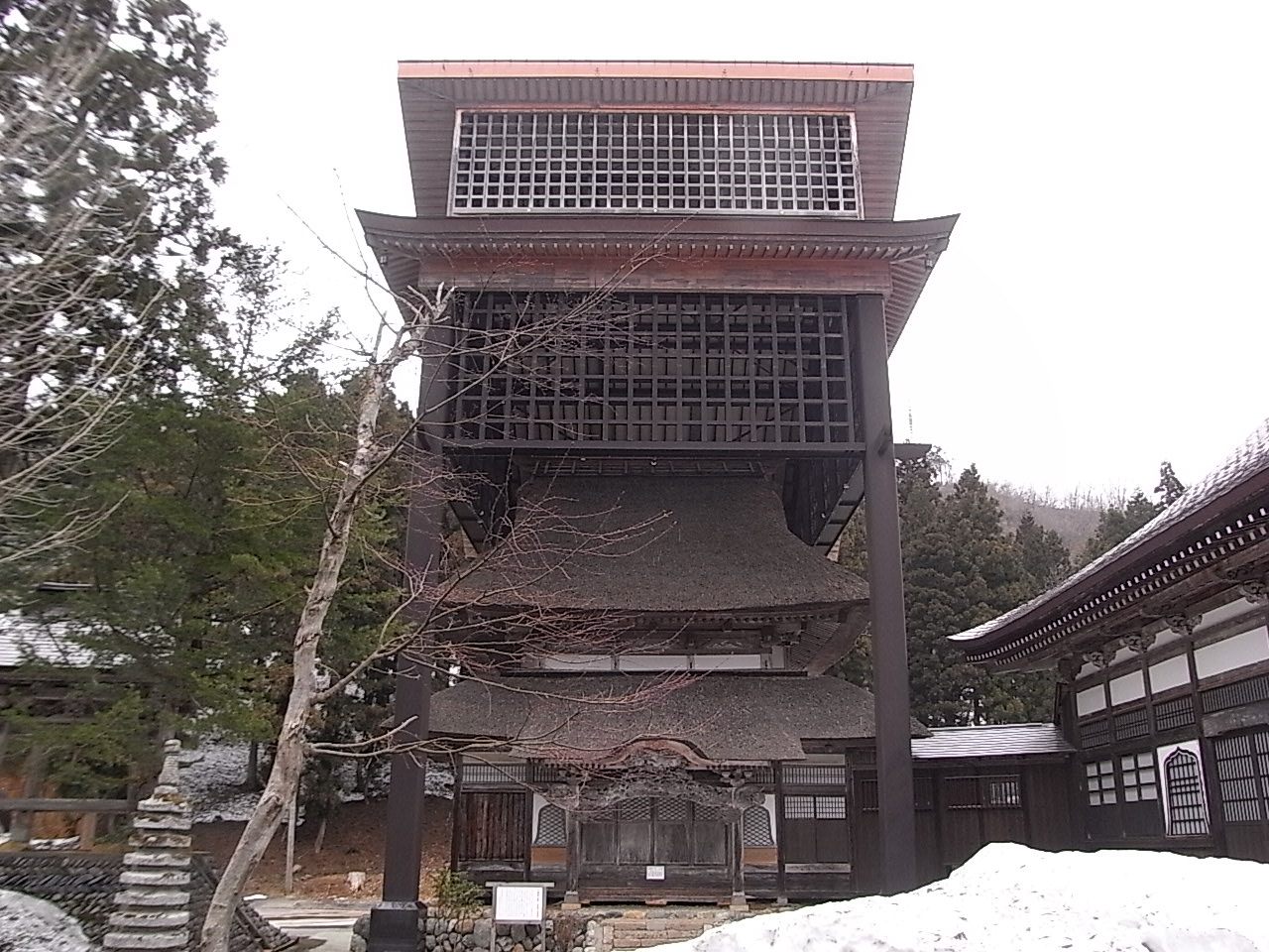 六万騎山のカタクリと石川雲蝶！_b0102868_7185480.jpg