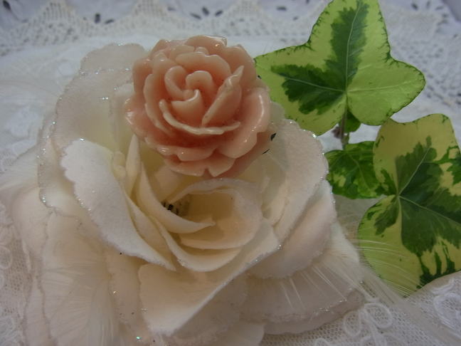 ベビーピンクの薔薇のブローチ_d0127182_17293939.jpg