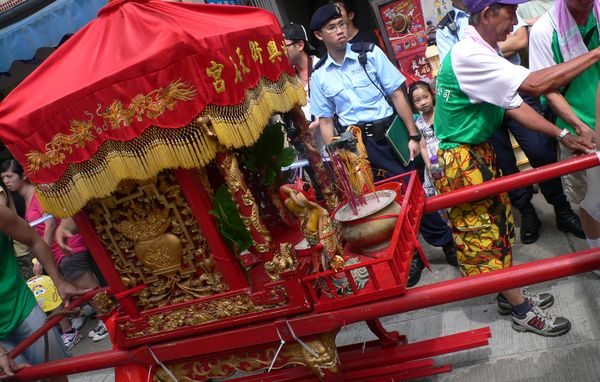 初夏に繰り広げられる香港のお祭り～佛誕と長洲太平清醮_a0132659_723265.jpg