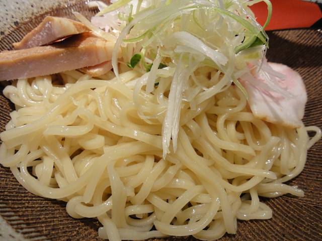 つけ汁と叉焼は絶品。でも・・・〔みつか坊主／ラーメン・つけ麺／蛍池・大阪空港〕_f0195971_2072920.jpg