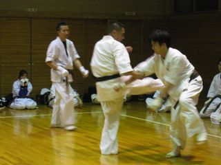 昇段審査会 十人組手!_c0118332_22491971.jpg
