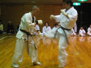 昇段審査会 十人組手!_c0118332_2250142.jpg