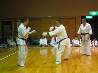 昇段審査会 十人組手!_c0118332_22515263.jpg