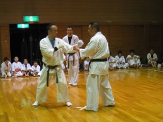 昇段審査会 十人組手!_c0118332_2252294.jpg
