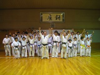 昇段審査会 十人組手!_c0118332_22534771.jpg