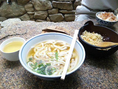 麺房三宅のかけうどん_e0196845_149056.jpg