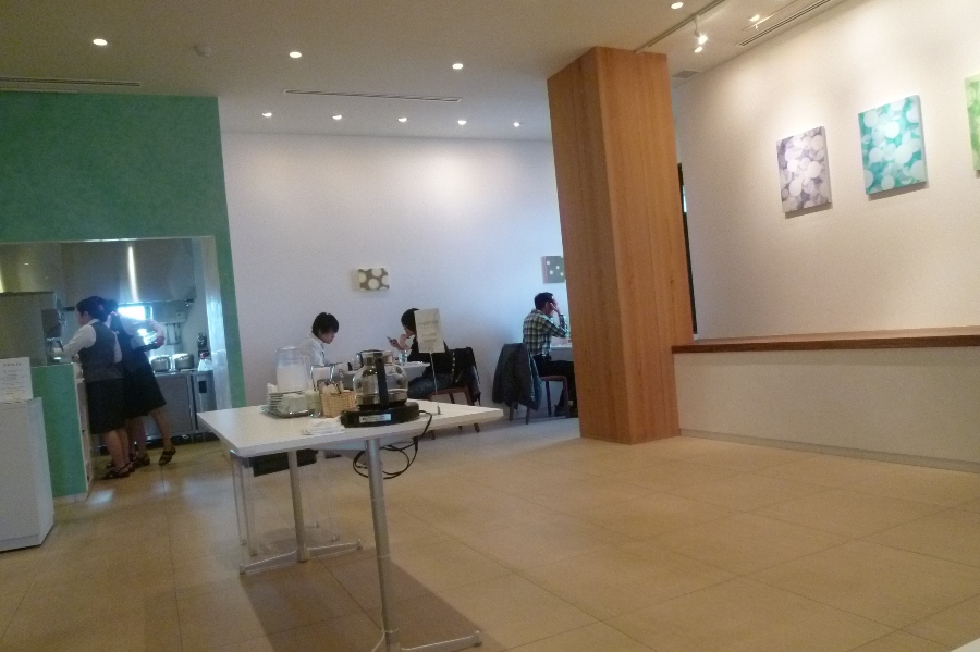 1521) 「山本雄基・個展 『グレーゾーンが踊っている』」 六花亭・福住店　終了4月1日（金）～4月30日（土)_f0126829_1023886.jpg