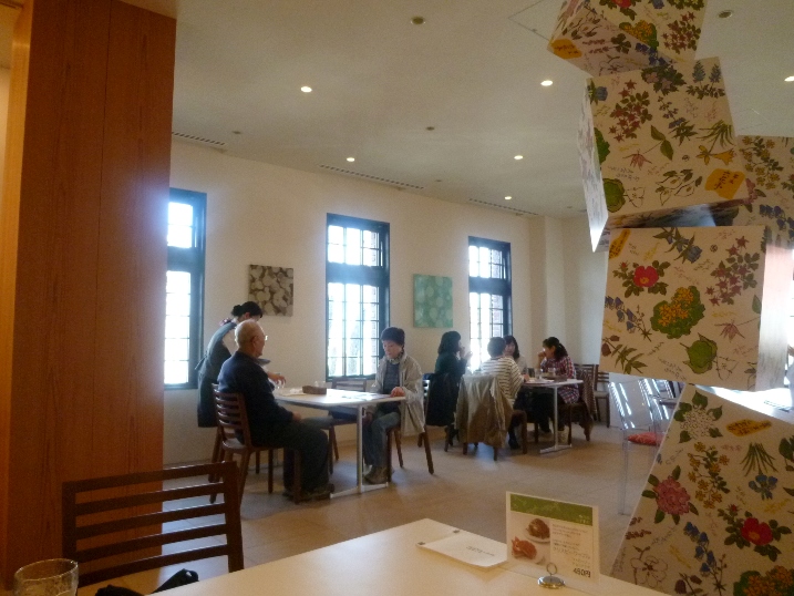1521) 「山本雄基・個展 『グレーゾーンが踊っている』」 六花亭・福住店　終了4月1日（金）～4月30日（土)_f0126829_1042914.jpg