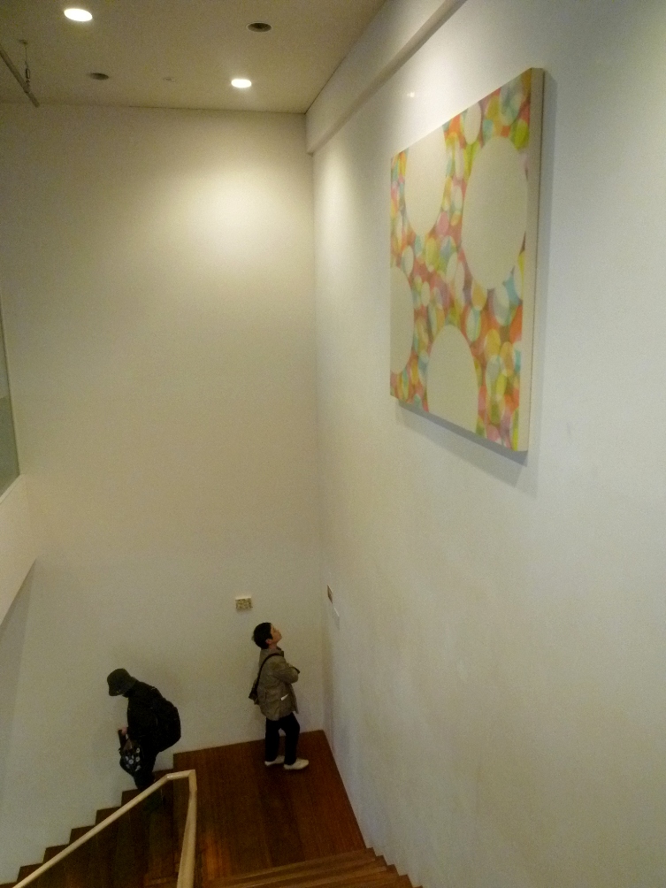 1521) 「山本雄基・個展 『グレーゾーンが踊っている』」 六花亭・福住店　終了4月1日（金）～4月30日（土)_f0126829_1071115.jpg