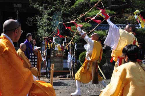 大聖寺火渡り　2011.4.29　身延町八日市場_c0162844_618517.jpg