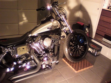 ハーレーFXDL タイヤ交換 リア編 : Team Andy Activity Diary