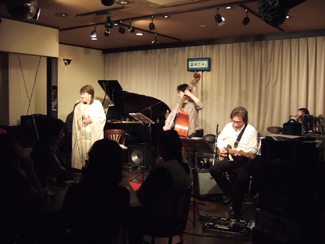 荒川和子ライブ_c0229062_2075359.jpg