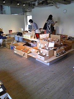 箱市の様子~モーネ工房~_e0211448_131377.jpg