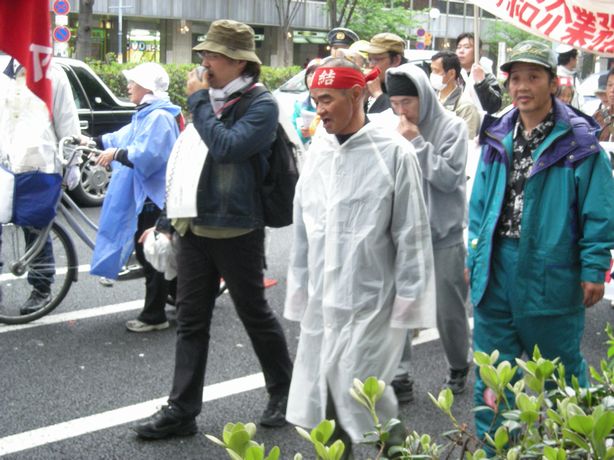 メーデー　釜ヶ崎大弾圧糾弾！不当逮捕起訴の4人の仲間の解放をうったえる_a0114164_14234858.jpg