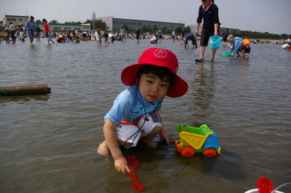 潮干狩りPart 1/shellfish gathering on a beach, part1_a0186568_00734.jpg
