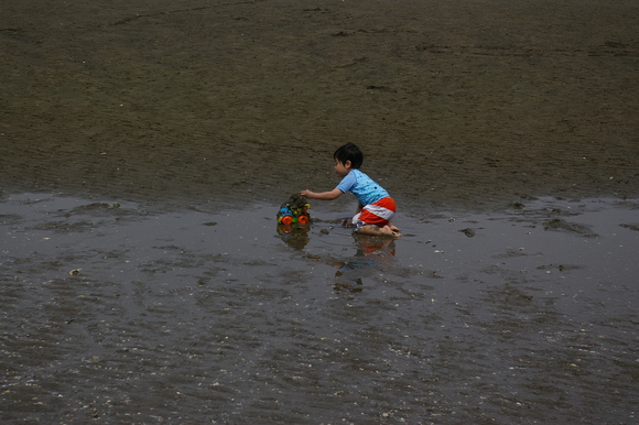 潮干狩りPart 1/shellfish gathering on a beach, part1_a0186568_01389.jpg