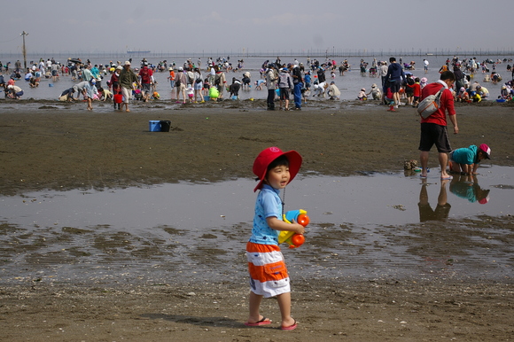 潮干狩りPart 1/shellfish gathering on a beach, part1_a0186568_2358995.jpg