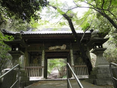 ロープウェイで雲辺寺～弥谷寺へ遍路の家庭サービス _f0213825_10571897.jpg